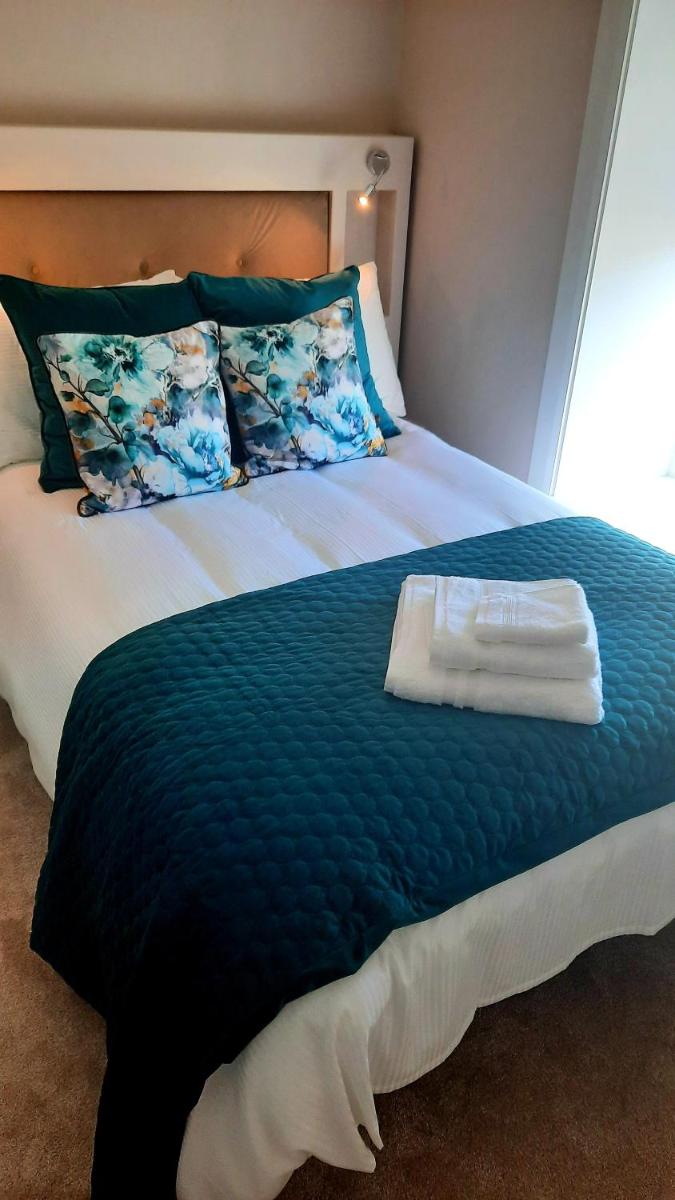 The Dolphin Hotel - Housity