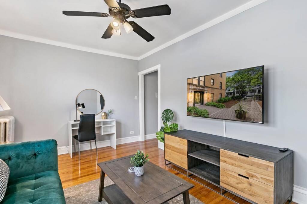 Chic 1BR Apt Close to Everything - Marshfield E3 - Housity