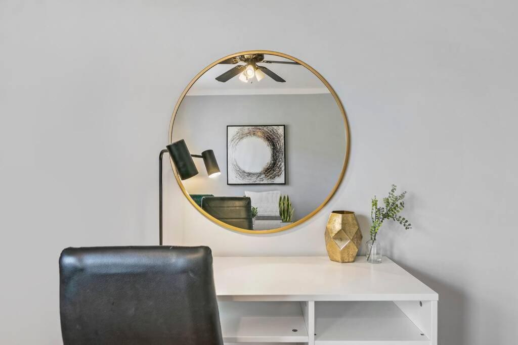 Chic 1BR Apt Close to Everything - Marshfield E3 - Housity