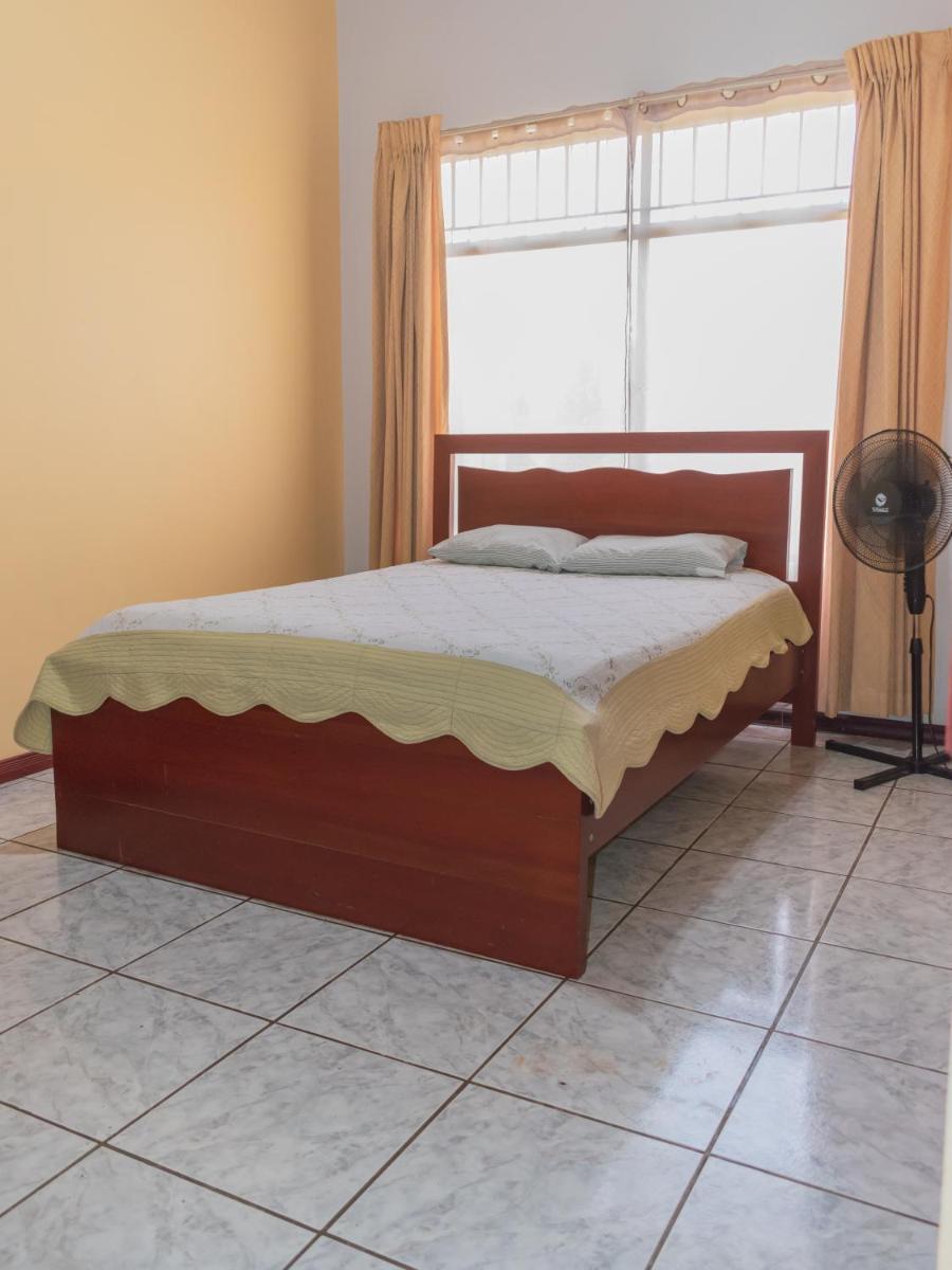 Linda casa de verano con amplias zonas verdes - Housity