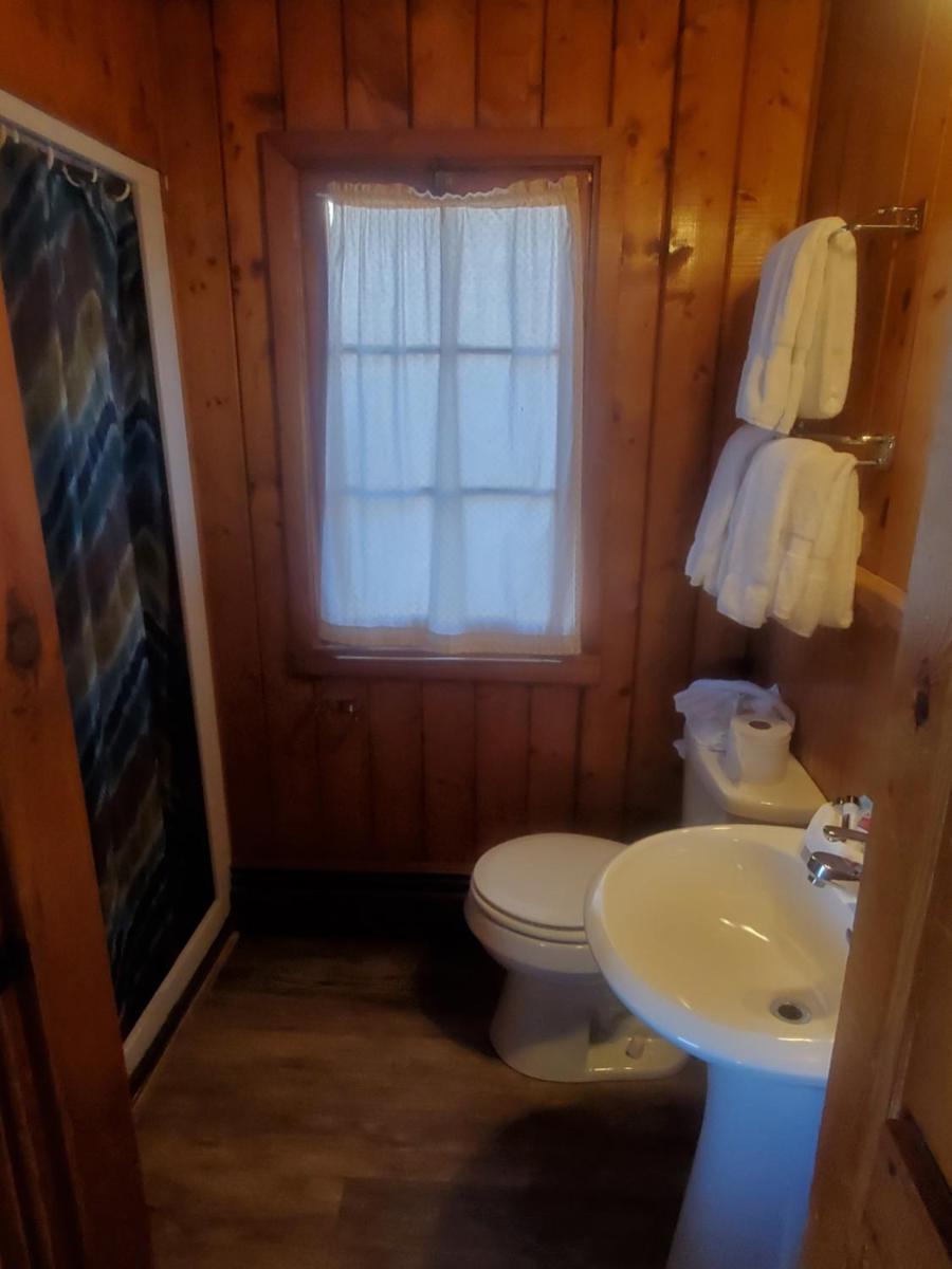 Bayview Lakefront Inn - Housity