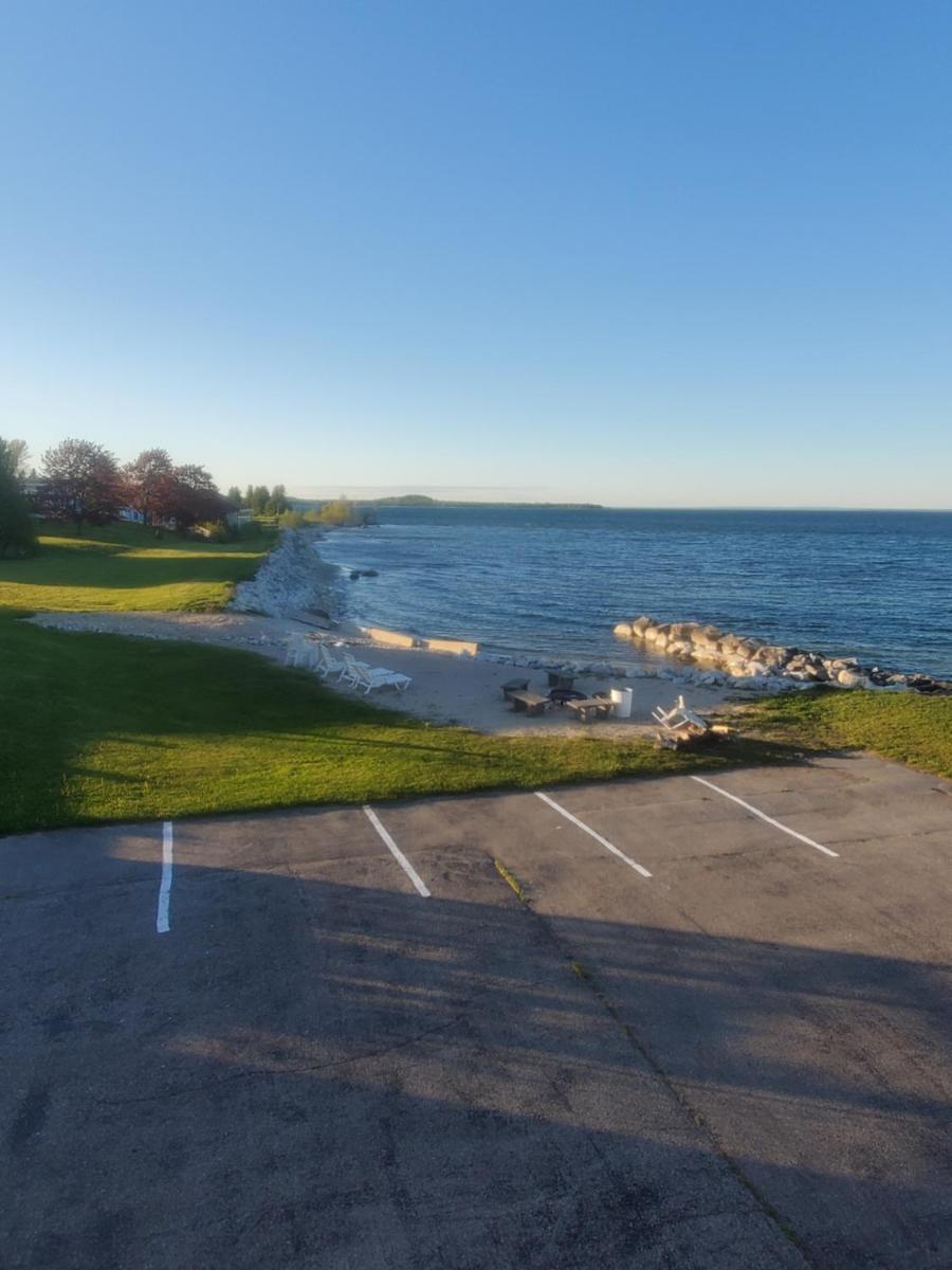 Bayview Lakefront Inn - Housity