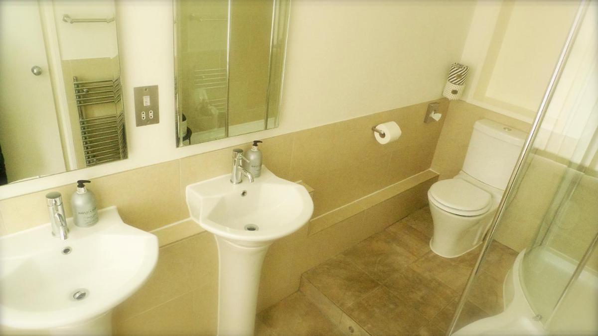 High Tor Guest House - Housity
