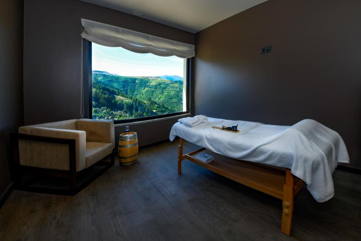 Uma vista geral da montanha ou uma vista da montanha a partir do hotel