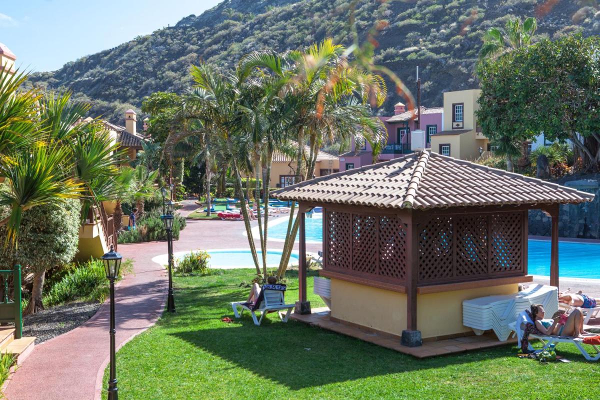 Apartamentos Oasis San Antonio - Housity