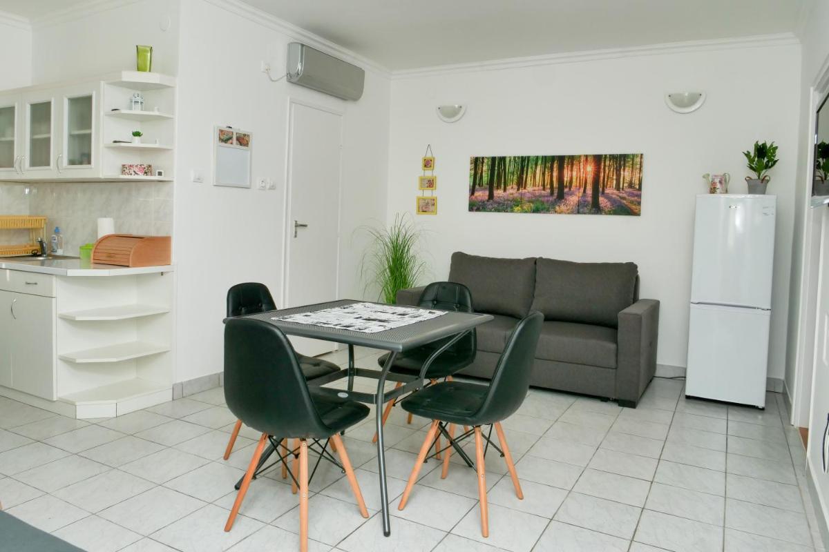 Cseresznyés Apartman - Housity