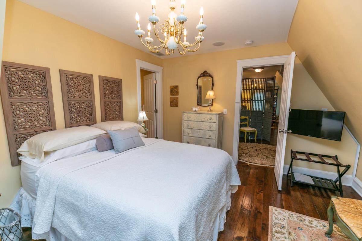 Riverside Gables Bed and Breakfast - Housity