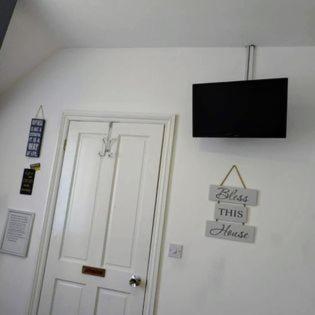 Kings Arms Hotel - Housity