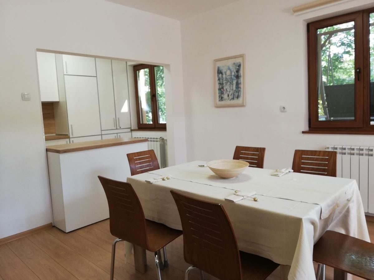 The Yellow House - Housity