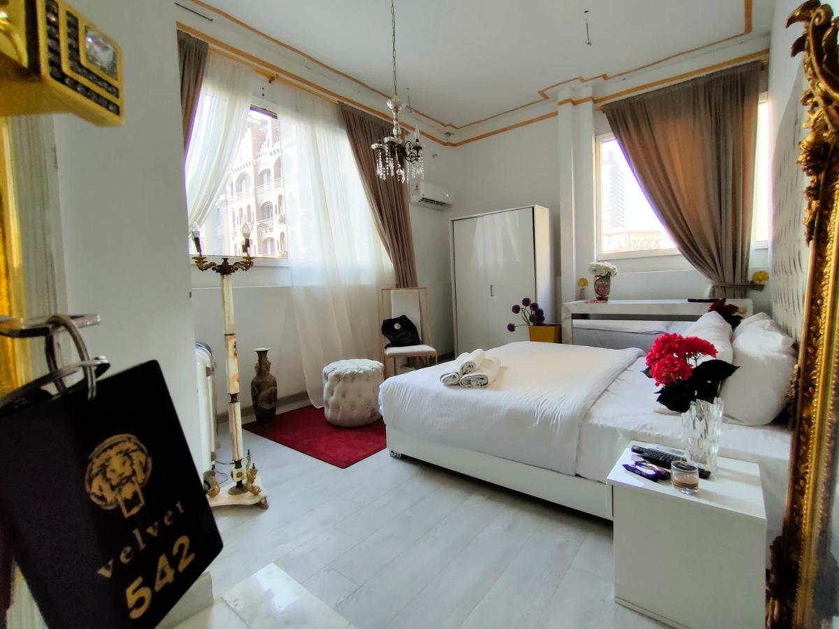 Velvet Hotel - Housity
