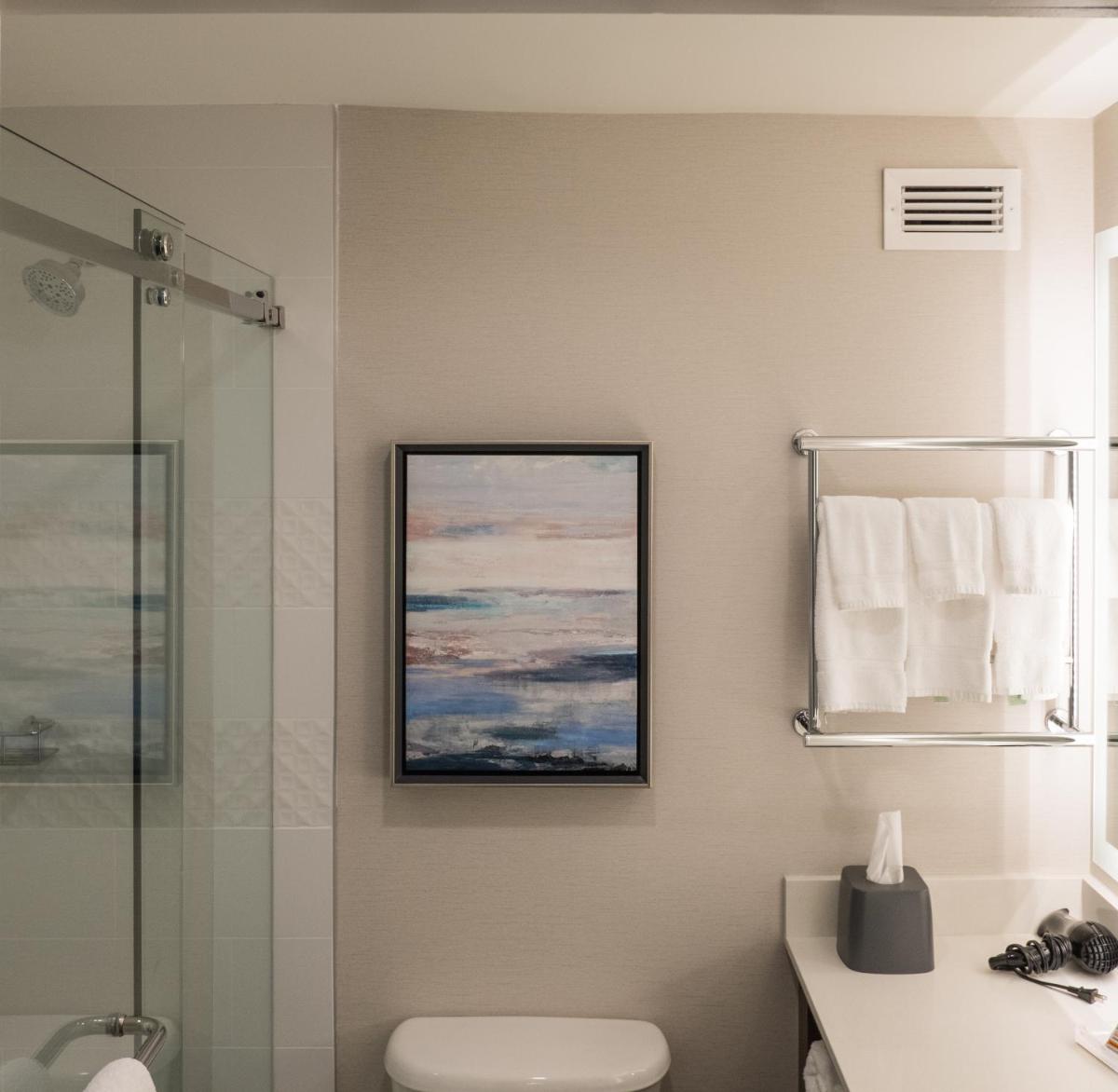Holiday Inn & Suites Vancouver Downtown, an IHG Hotel - Housity