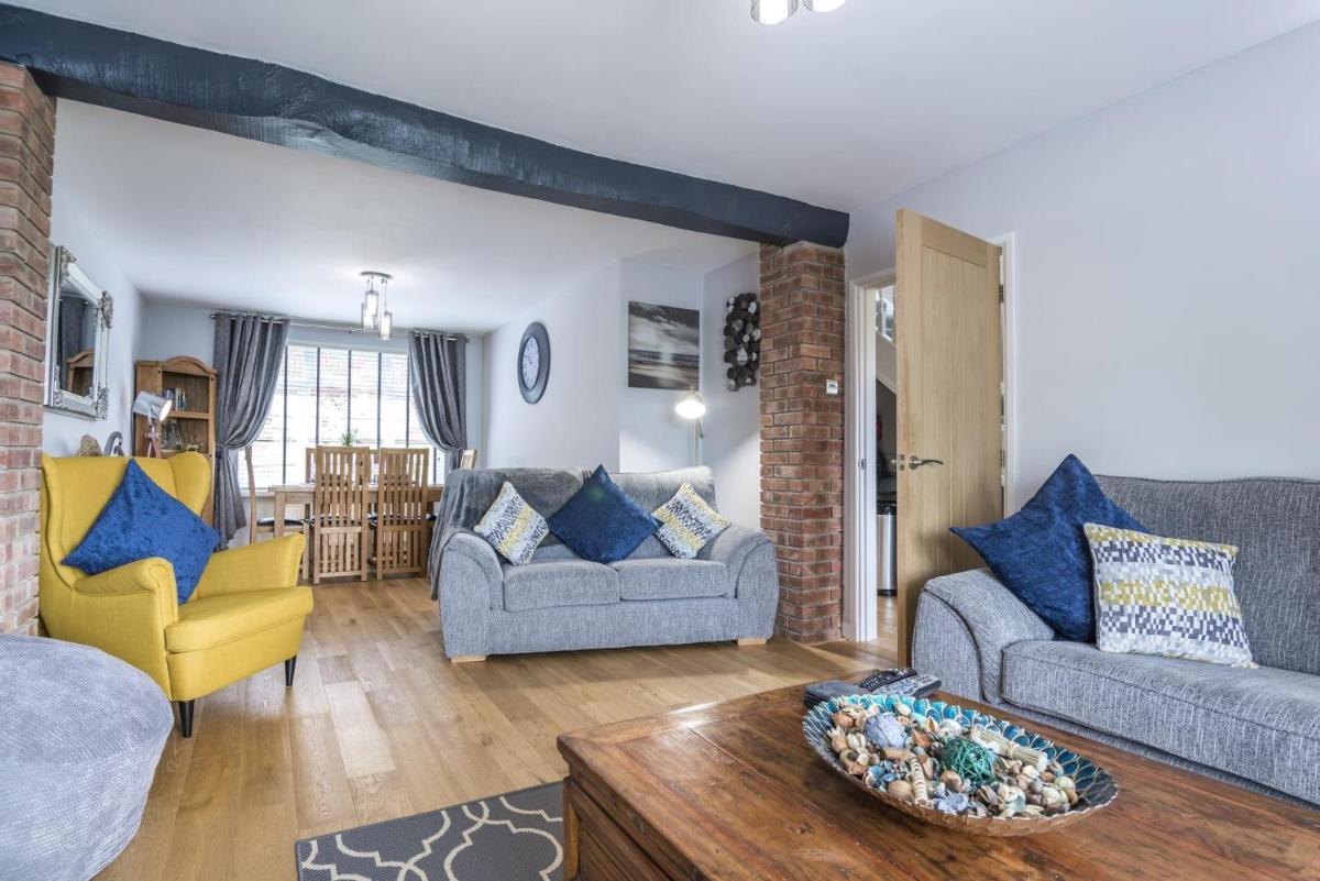 Mayfield House - 4 Bedroom House - Tenby - Housity