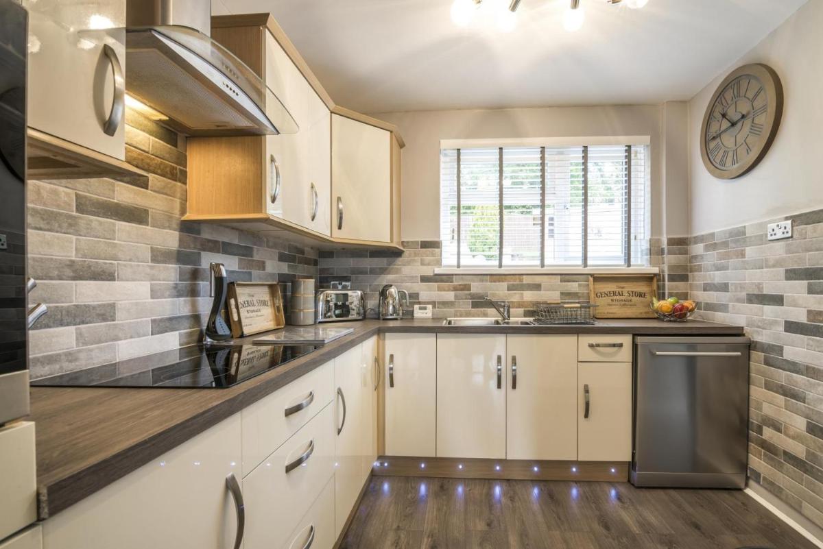 Mayfield House - 4 Bedroom House - Tenby - Housity