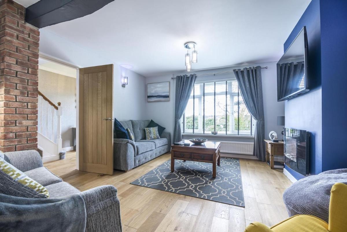 Mayfield House - 4 Bedroom House - Tenby - Housity
