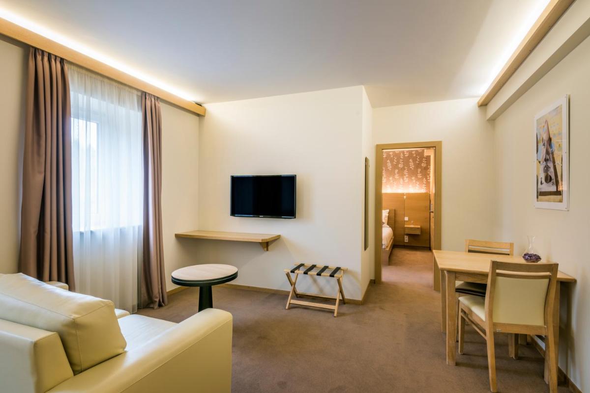 Hotel Bon Repos - Housity