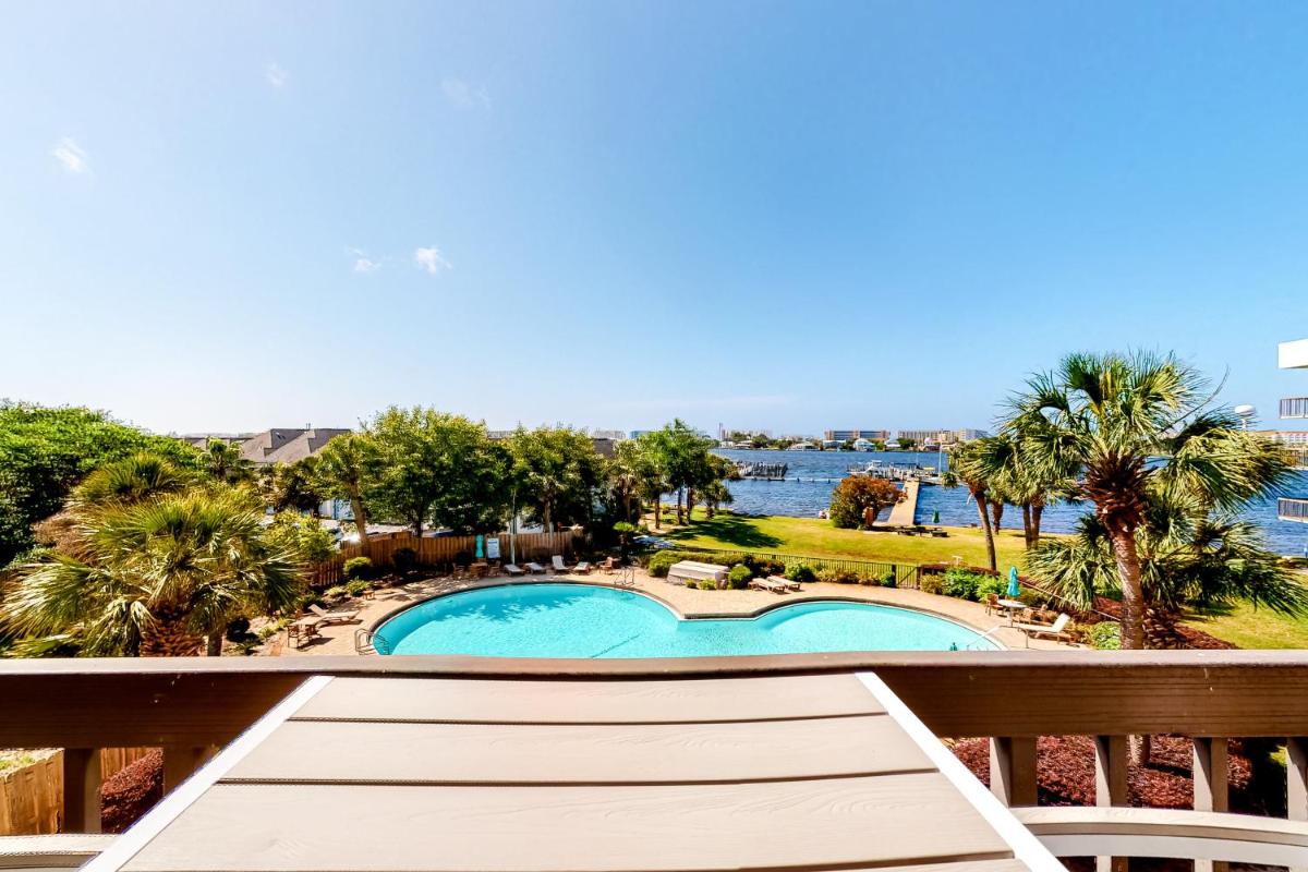 Pirates Bay III - Housity