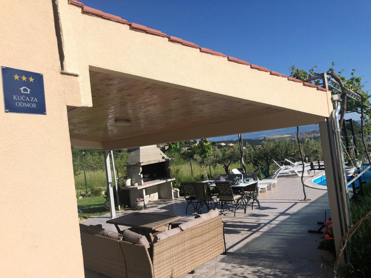 Holiday Home Rupotina with a large yard, pool and a beautiful view - Housity