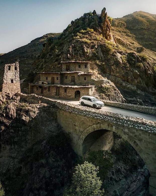 Dom dlia otdykha v gorakh - Housity