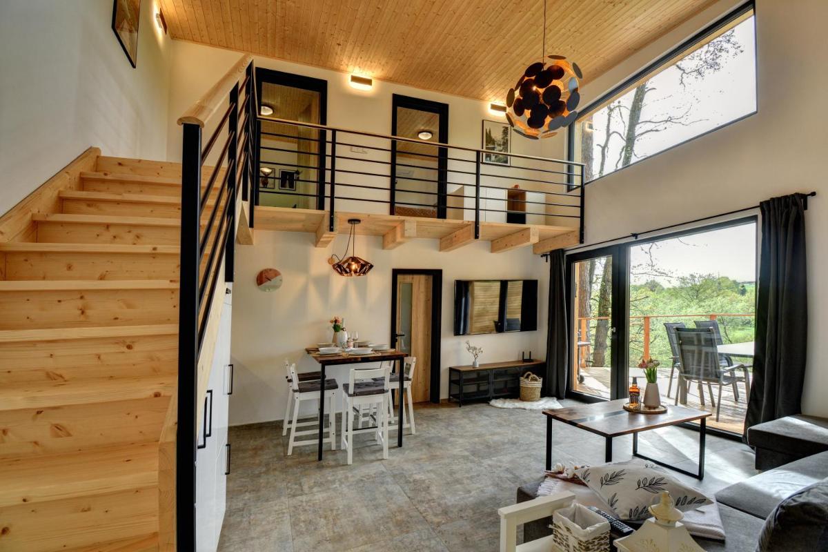 Riverside Cabin - Housity