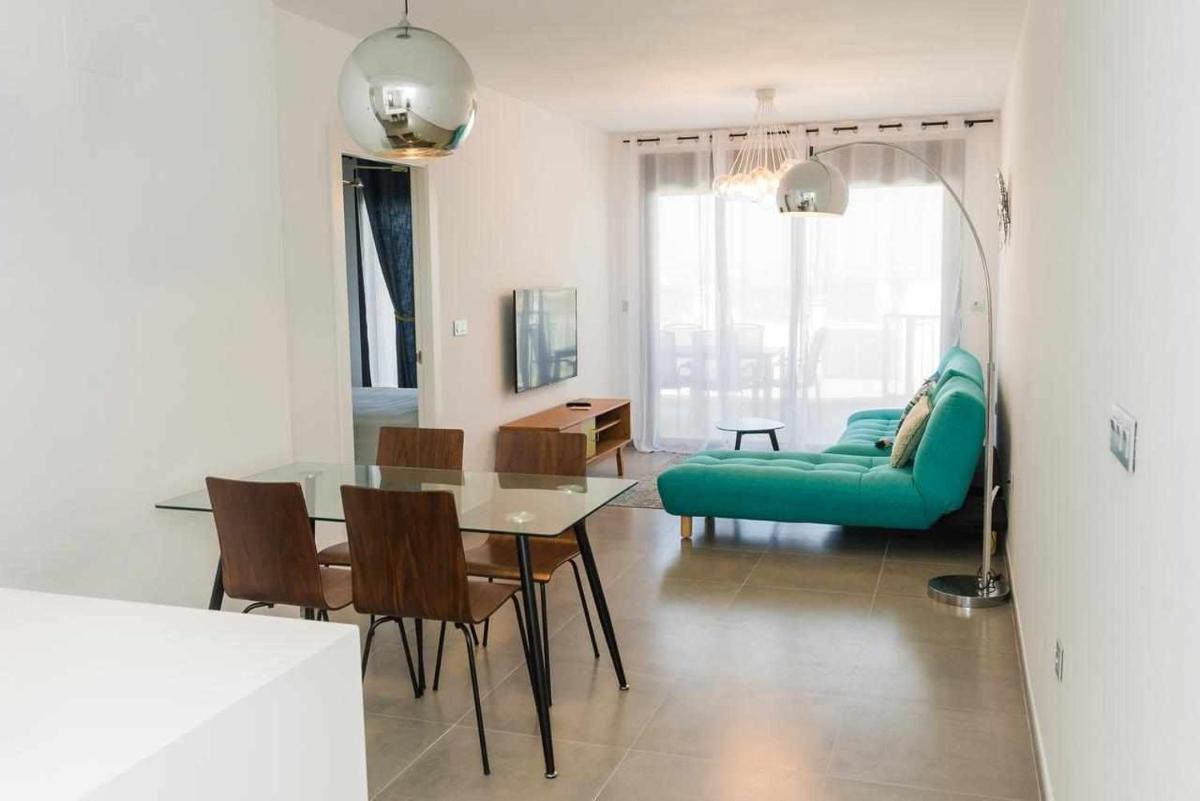 Suitetrails - Marine and Chrome Sea View Apartment