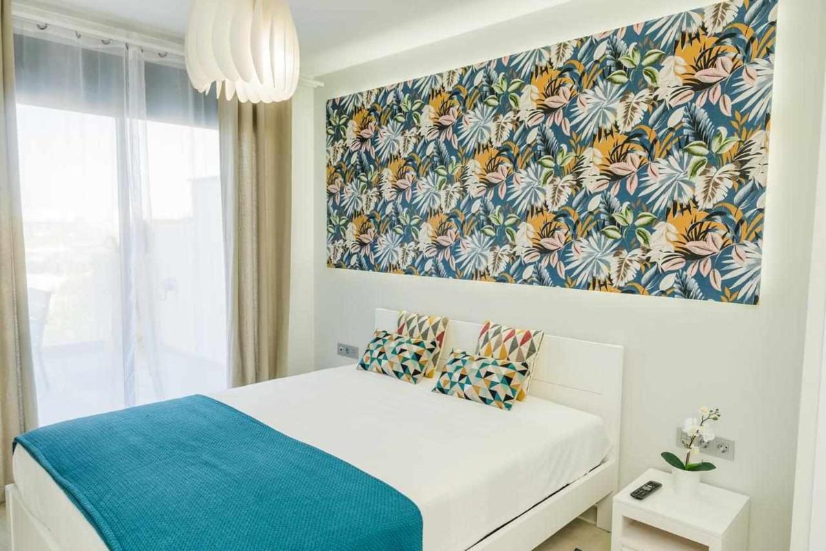 Beige and Classic Sea View Apartment - Housity