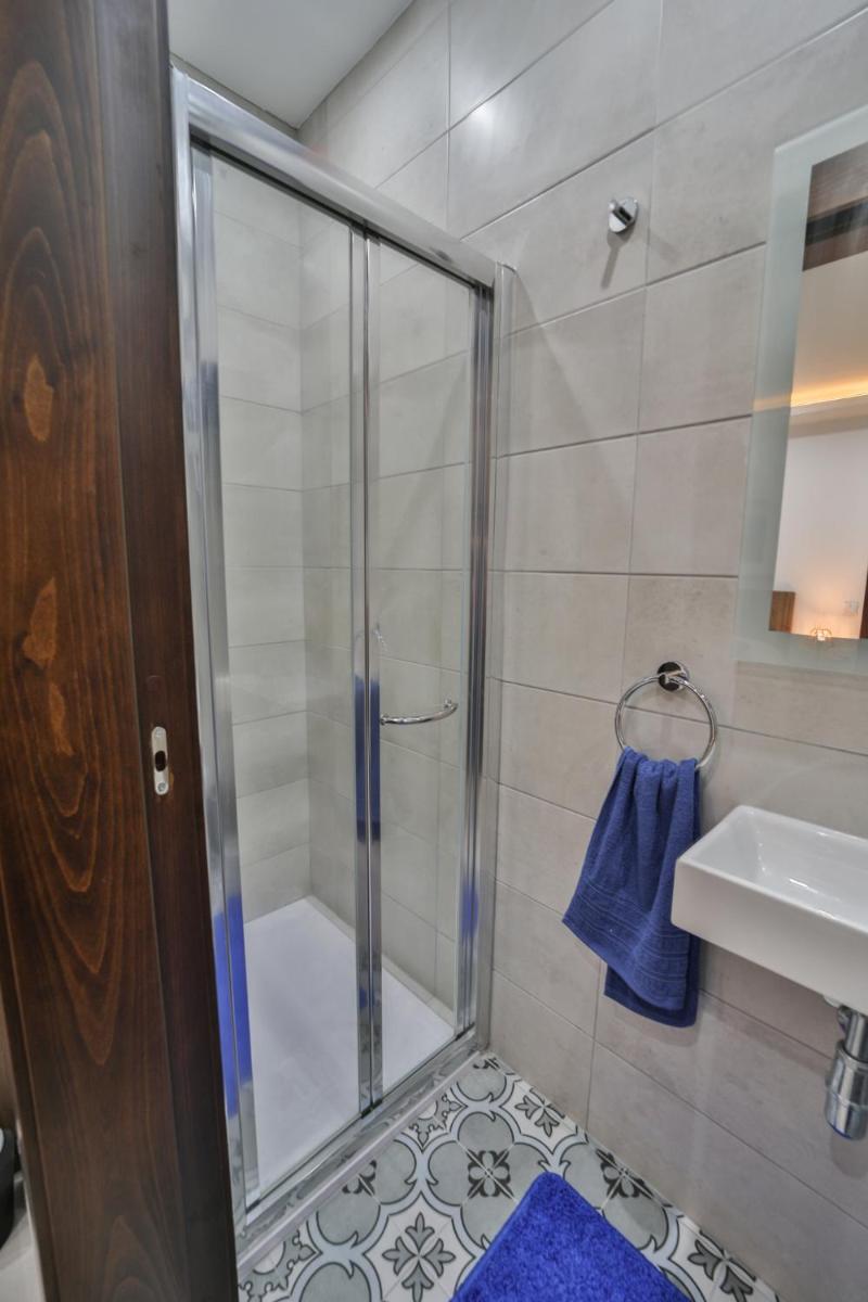 Apartment 5 Ashville Court - Housity