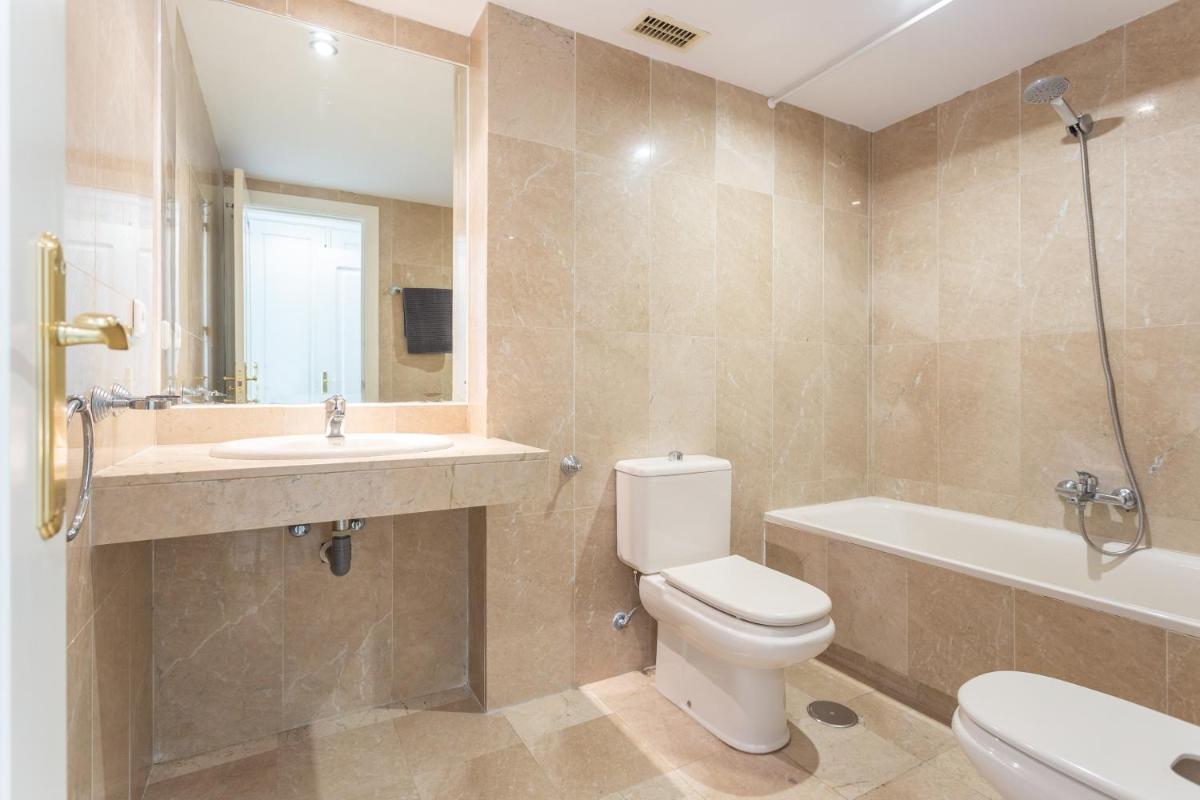 Señorío de Aloha Apartahotel - Housity