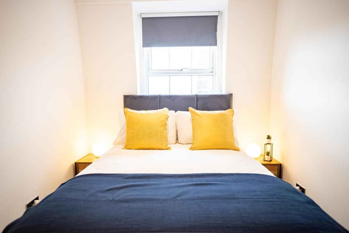 Deluxe Modern 1&2 Bed Apartments Near Brighton Beach & Station - Housity