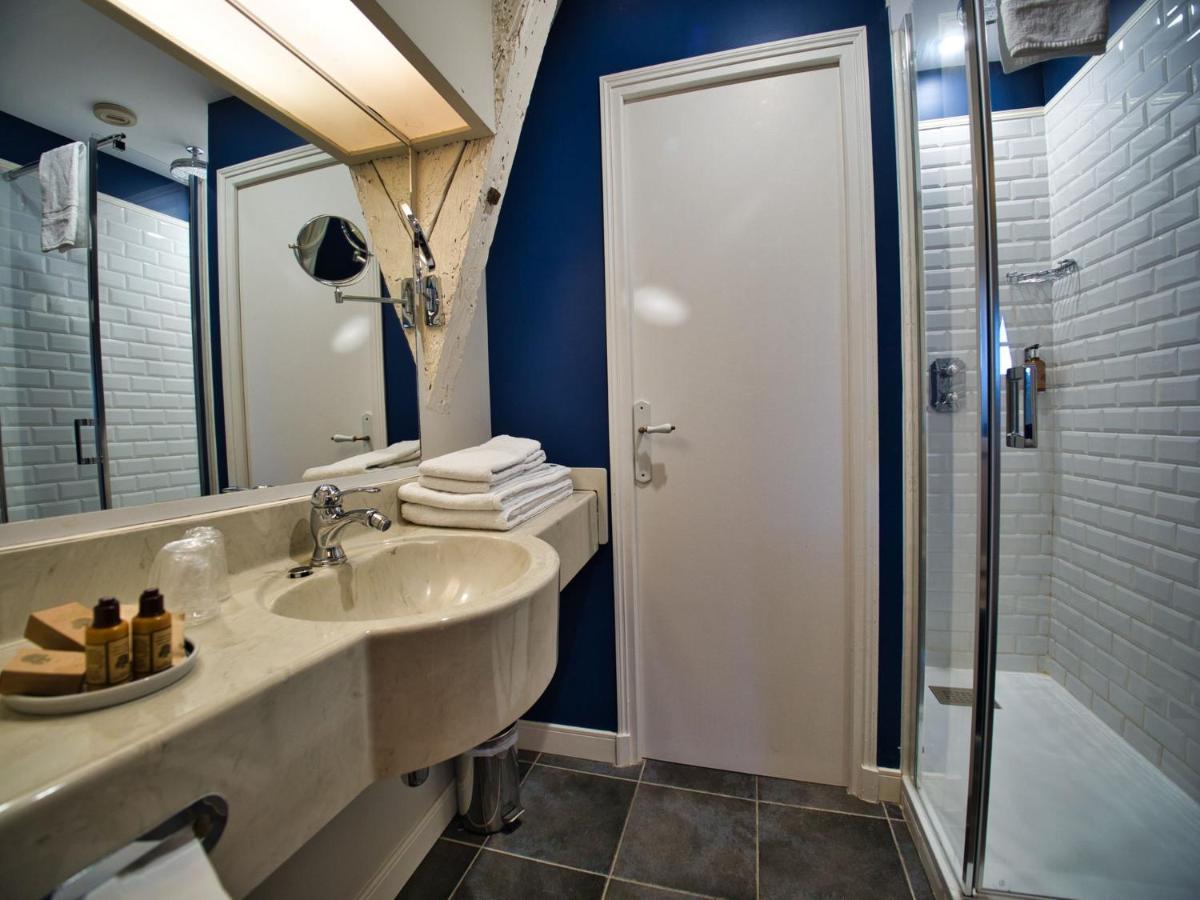 Salle de bains dans l'établissement Château Hôtel Edward 1er