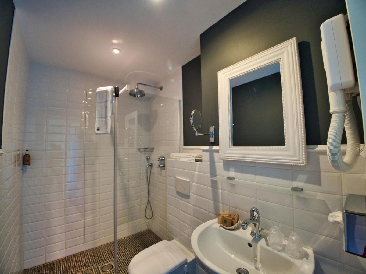 Salle de bains dans l'établissement Château Hôtel Edward 1er