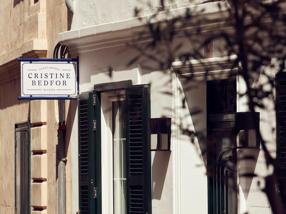 Certificado, premio, señal o documento que está expuesto en Cristine Bedfor Mahon