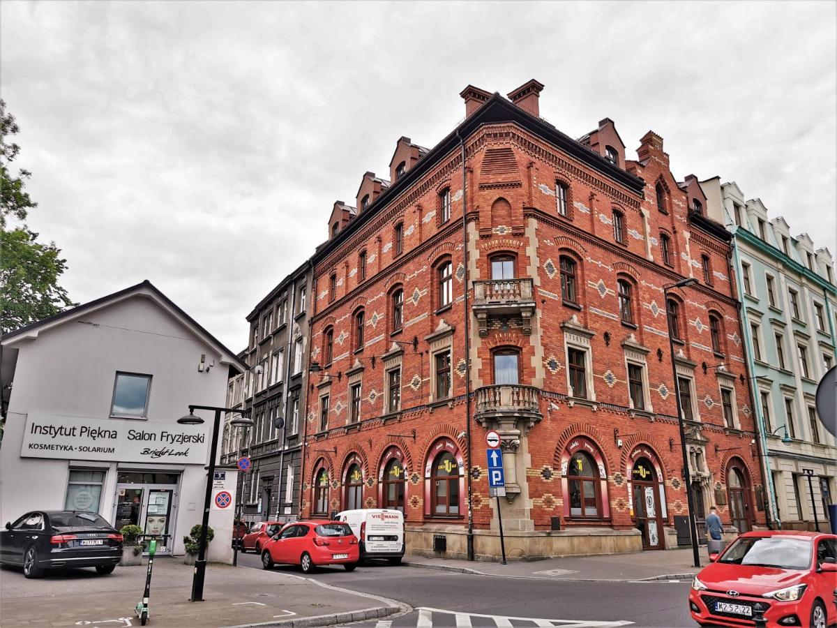 Red Brick Apartments - Housity