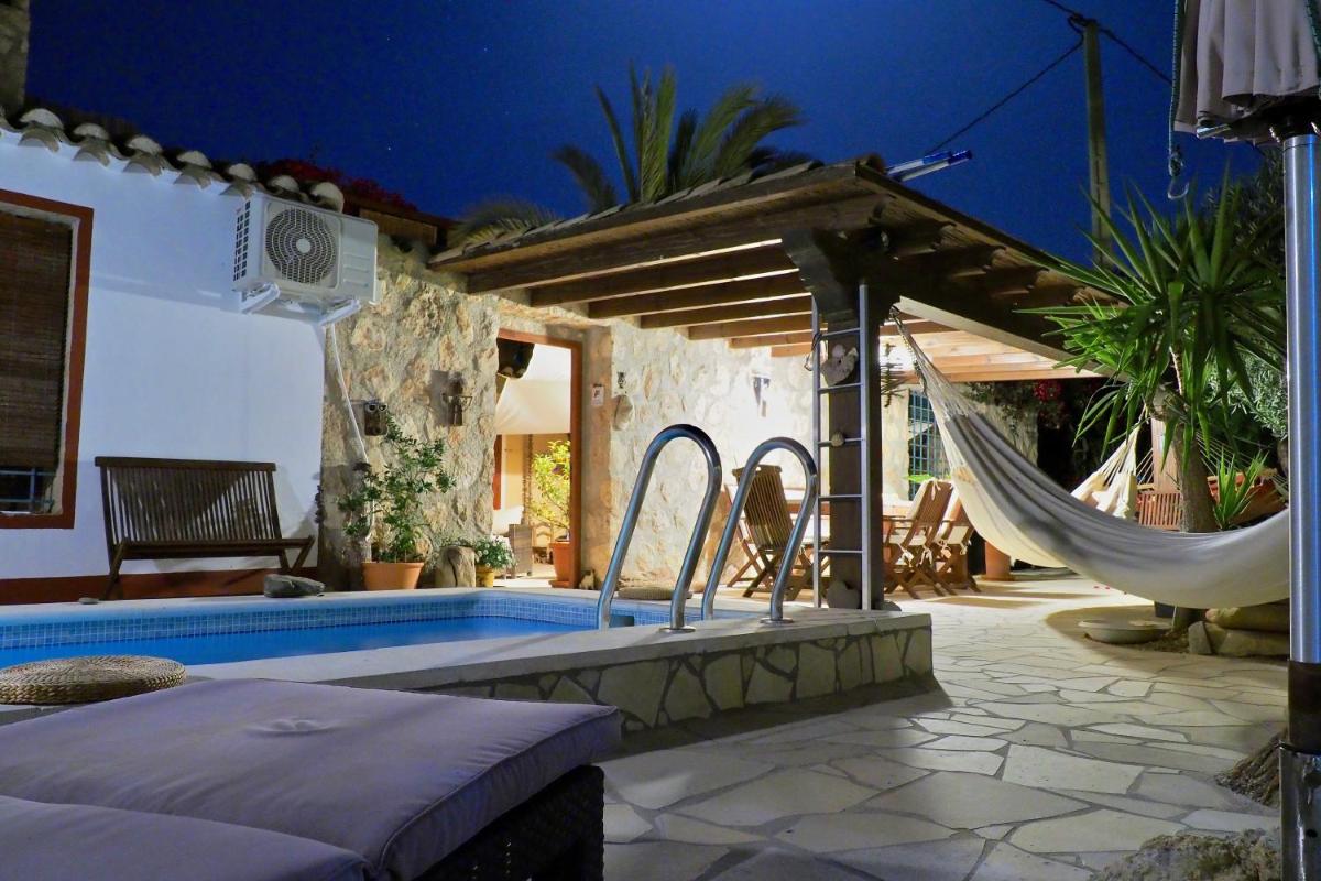 Dachterrassenzimmer in romantischem Landhaus mit Pool - Housity