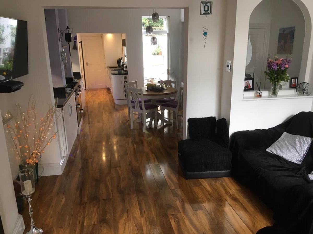 Darlington Chuch End Town House with 2 Bedrooms - Housity