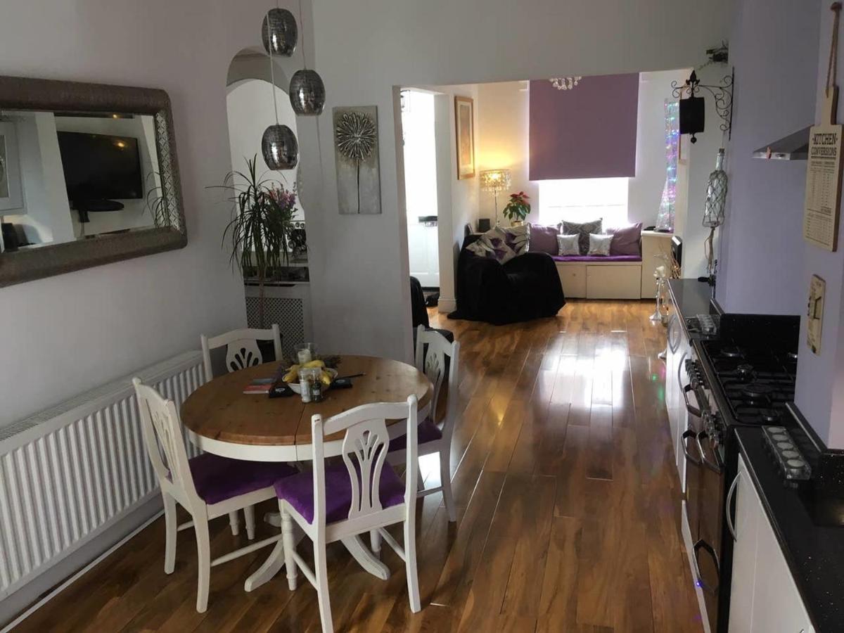 Darlington Chuch End Town House with 2 Bedrooms - Housity