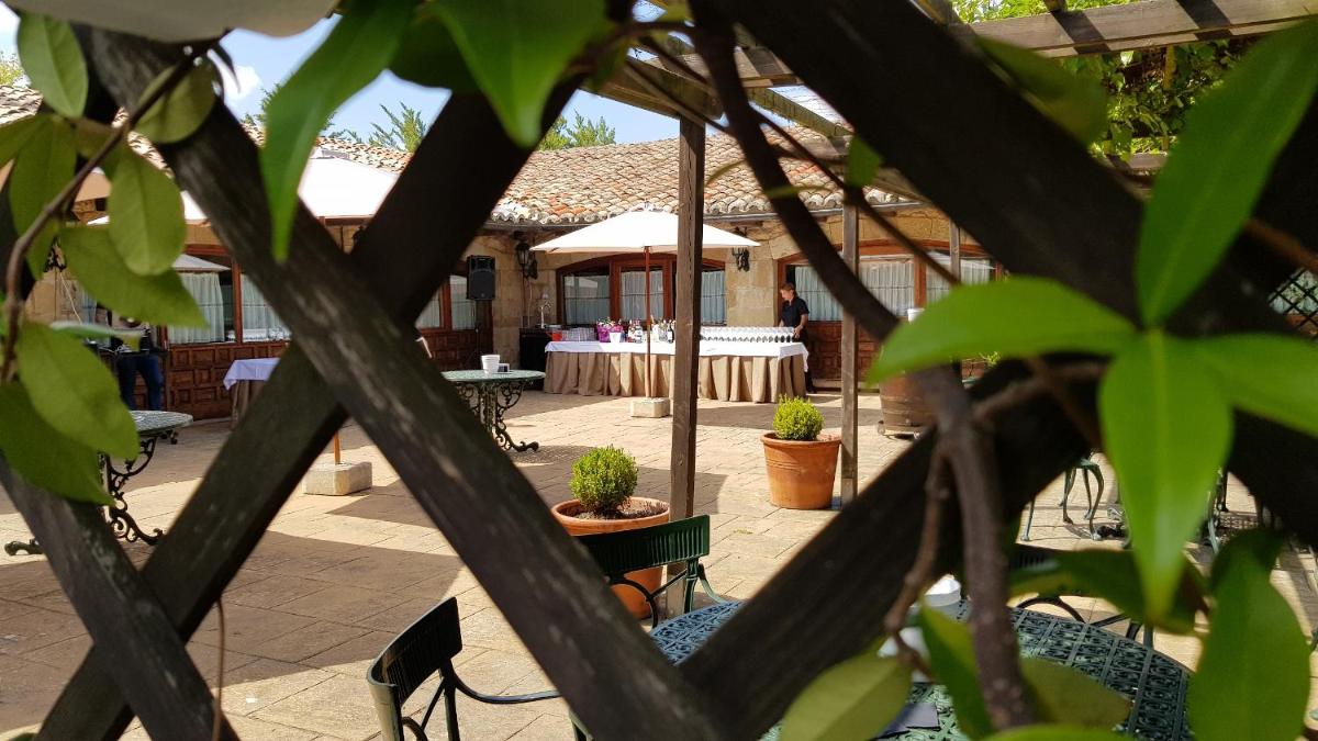 Jardín al aire libre en Hotel Luze El Toro