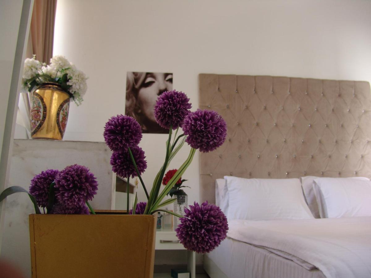 Velvet Hotel - Housity