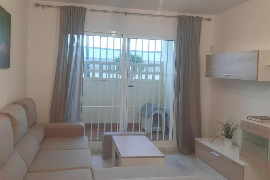 a 600 m de la playa y el castillo santa ana - Housity