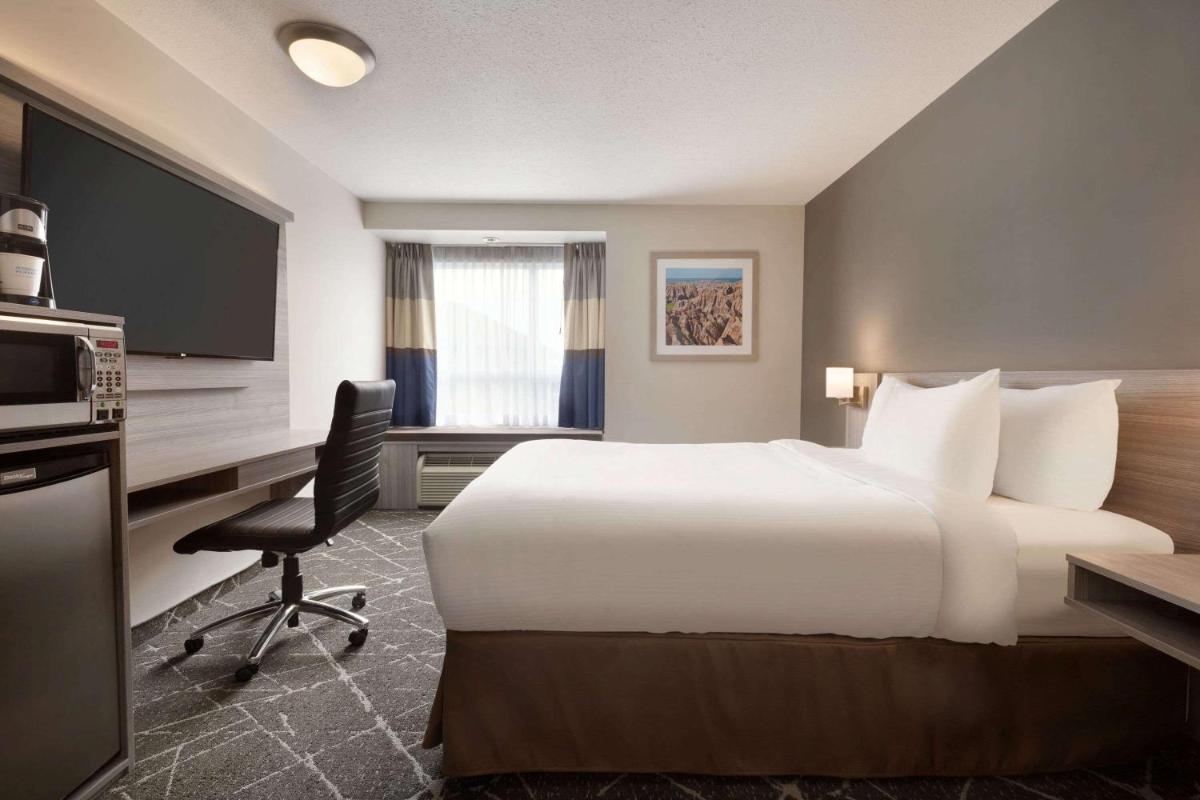 Microtel Inn & Suites by Wyndham Lloydminster - Housity