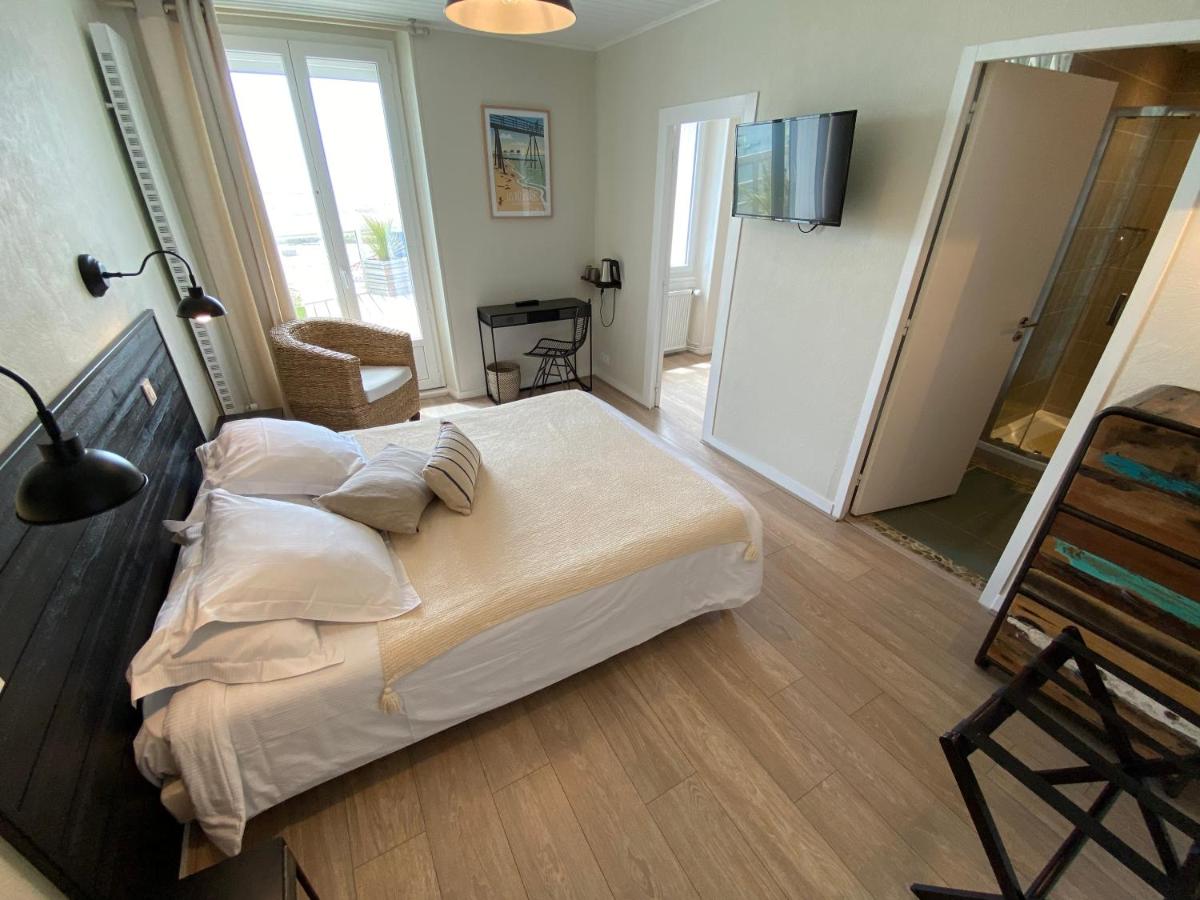Un ou plusieurs lits dans un hébergement de l'établissement Hôtel de charme & SPA Le Grand Large