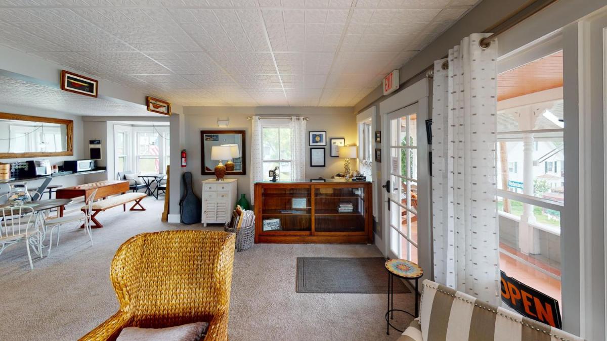 The Lakeview Inn & Cottages - Housity