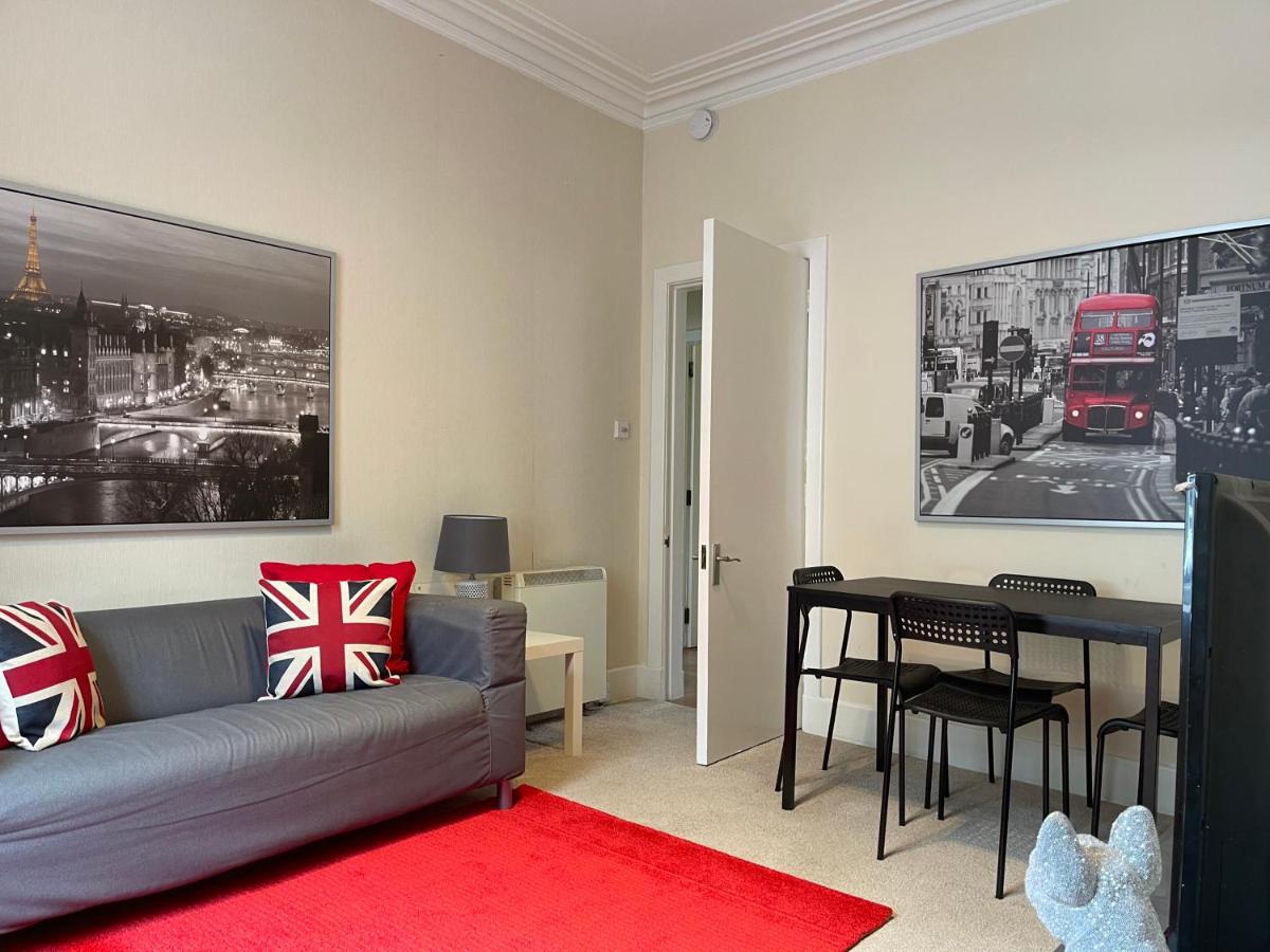 Beautiful 2 Bedroom Apartment- Prime location, Aberdeen centre - Housity