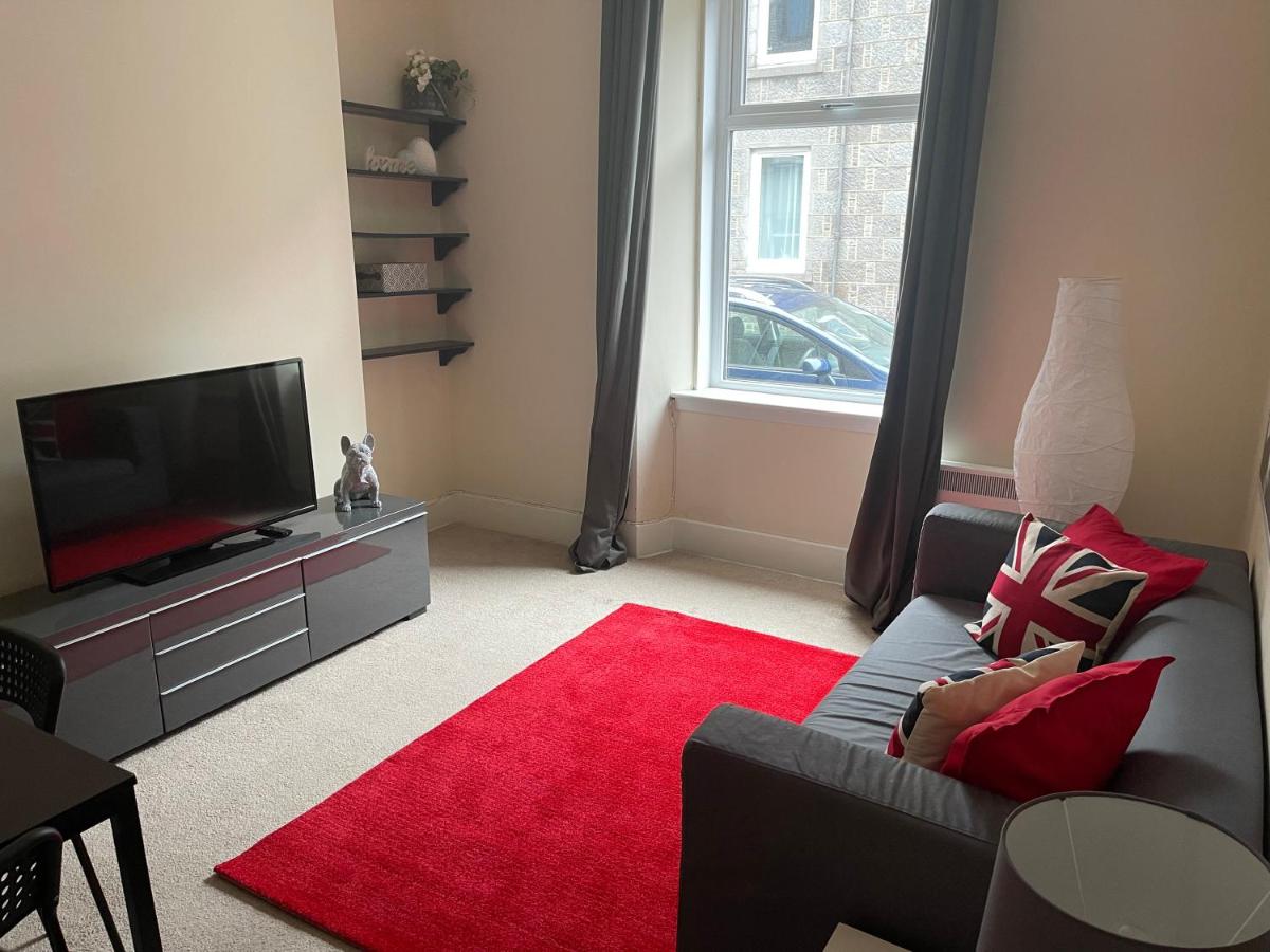 Beautiful 2 Bedroom Apartment- Prime location, Aberdeen centre - Housity