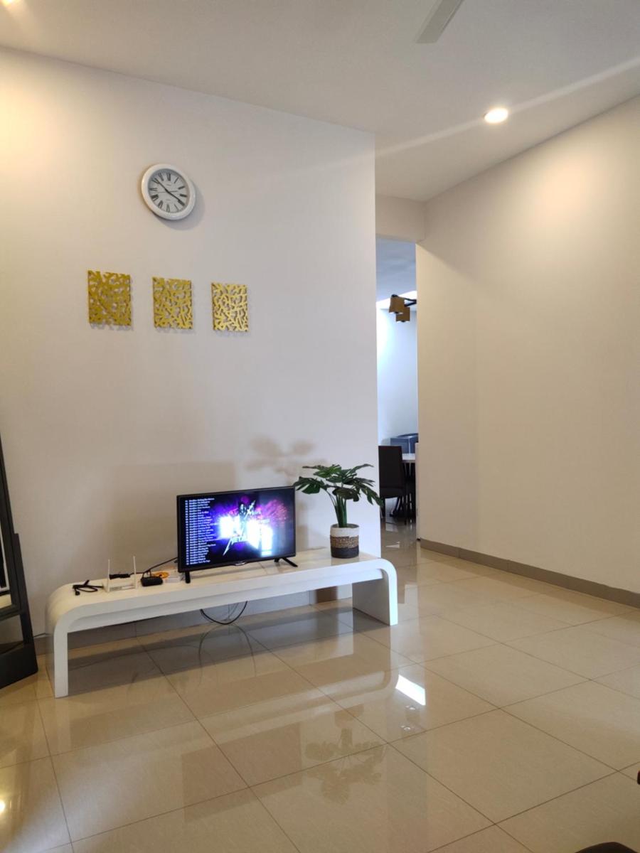 Tropical Cozy House in the heart of Medan - Housity