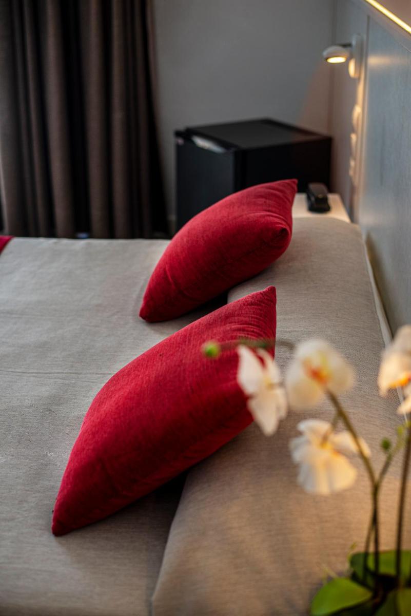 Hotel Tarba - Housity