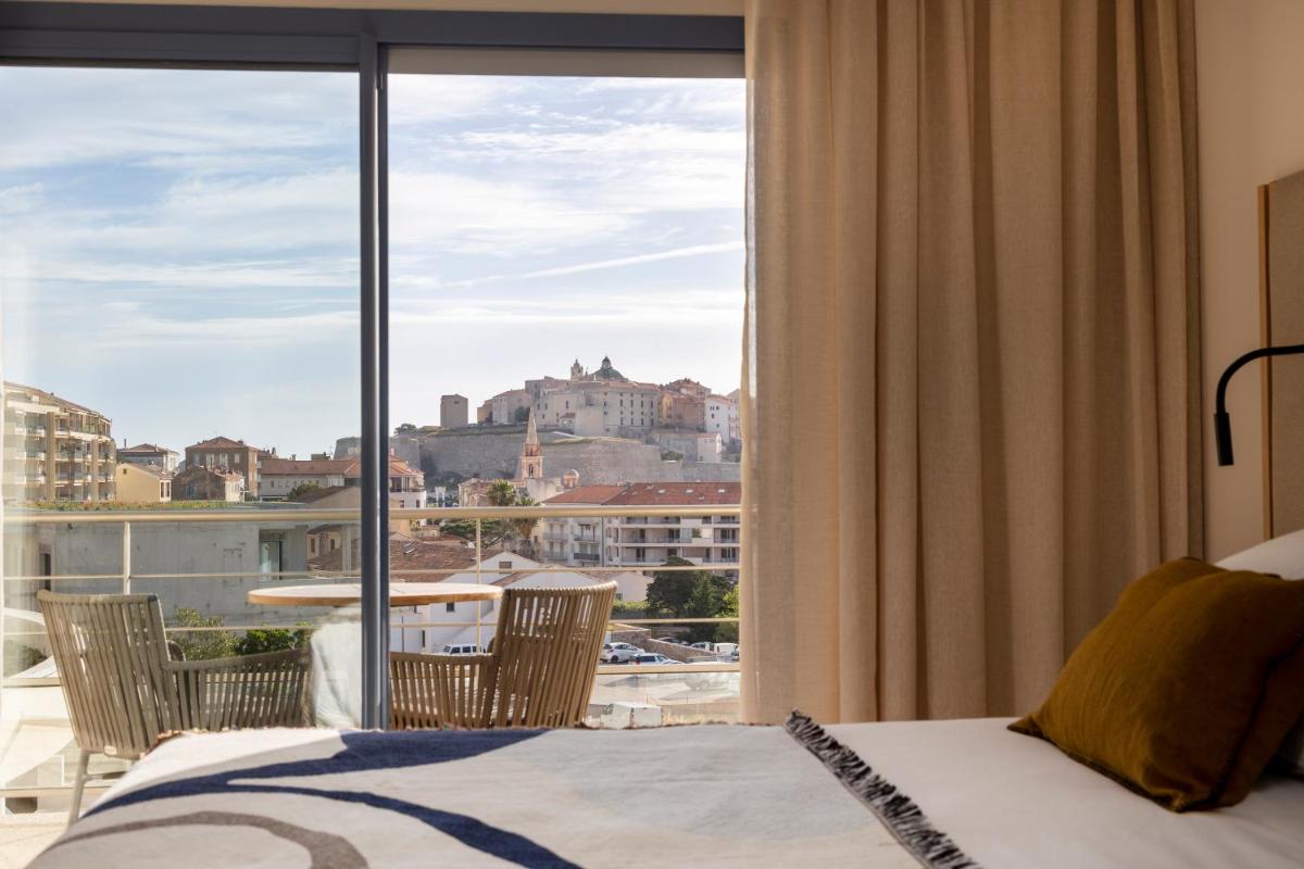 Un ou plusieurs lits dans un hébergement de l'établissement Hotel L'Acquale