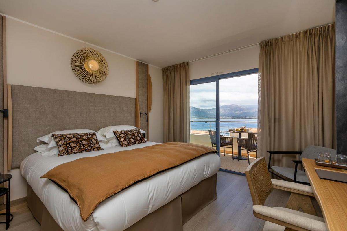 Un ou plusieurs lits dans un hébergement de l'établissement Hotel L'Acquale