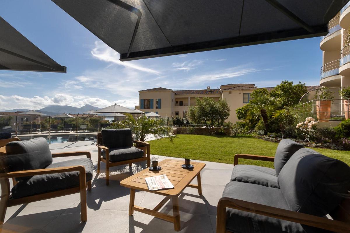 Vue générale sur la montagne ou vue sur la montagne depuis l'hôtel