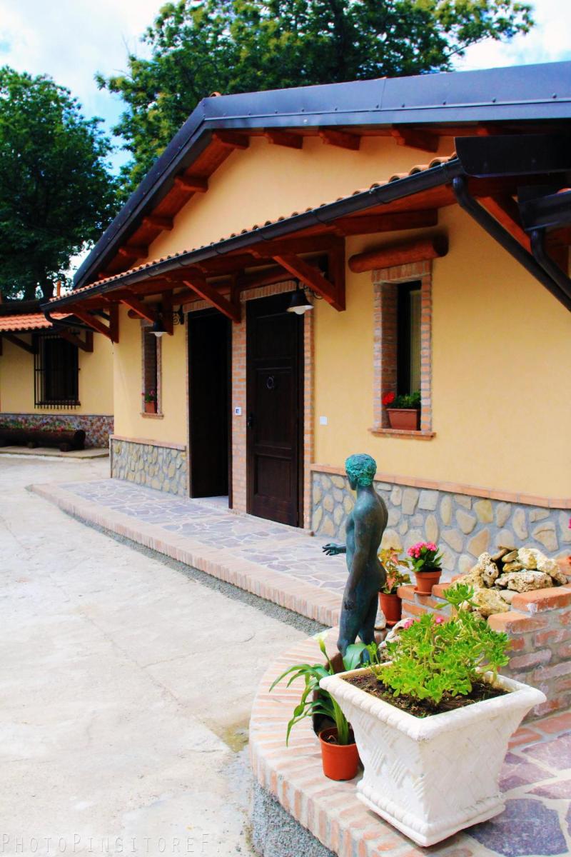 B&B COLLE ANGARO-AZIENDA AGRITURISTICA - Housity