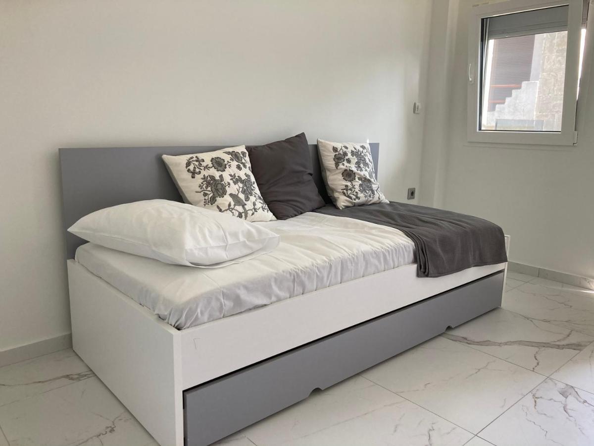 Luka 1 Aparts Polichrono - Housity